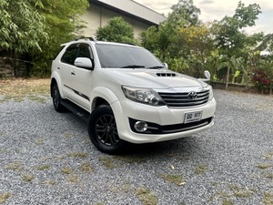 รถบ้าน รถมือสอง Toyota Fortuner 3.0 V เกียร์ Auto 2WD ปี 2015 โดย หญิงรถบ้าน รถมือสองขอนแก่น ราคาถูก ผ่อนสบาย