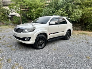 รถบ้าน รถมือสอง Toyota Fortuner 3.0 V เกียร์ Auto 2WD ปี 2015 โดย หญิงรถบ้าน รถมือสองขอนแก่น ราคาถูก ผ่อนสบาย