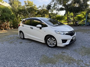 รถบ้าน รถมือสอง Honda Jazz 1.5 i-VTEC รุ่น S เกียร์ Auto ปี 2015 โดย หญิงรถบ้าน รถมือสองขอนแก่น ราคาถูก ผ่อนสบาย