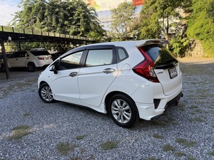 รถบ้าน รถมือสอง Honda Jazz 1.5 i-VTEC รุ่น S เกียร์ Auto ปี 2015 โดย หญิงรถบ้าน รถมือสองขอนแก่น ราคาถูก ผ่อนสบาย