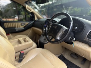 รถบ้าน รถมือสอง Hyundai H-1 2.5 Deluxe Van เกียร์ Auto ปี 2018  โดย หญิงรถบ้าน รถมือสองขอนแก่น ราคาถูก ผ่อนสบาย