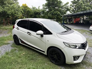 รถบ้าน รถมือสอง Honda Jazz 1.5 i-VTEC รุ่น SV เกียร์ Auto ปี 2015 โดย หญิงรถบ้าน รถมือสองขอนแก่น ราคาถูก ผ่อนสบาย