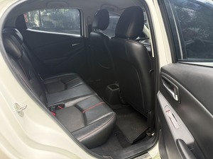 รถบ้าน รถมือสอง Mazda2 Hatchback 1.3 SkyActiv-G High Connect เกียร์ Auto ปี 2015 โดย หญิงรถบ้าน รถมือสองขอนแก่น ราคาถูก ผ่อนสบาย