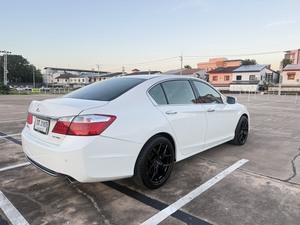 รถบ้าน รถมือสอง Honda Accord 2.0 i-VTEC รุ่น EL เกียร์ Auto ปี 2013  โดย หญิงรถบ้าน รถมือสองขอนแก่น ราคาถูก ผ่อนสบาย