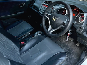 รถบ้าน รถมือสอง Honda Jazz 1.5 i-VTEC รุ่น V เกียร์ Auto ปี 2011  โดย หญิงรถบ้าน รถมือสองขอนแก่น ราคาถูก ผ่อนสบาย