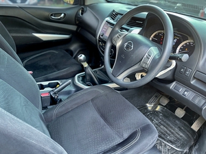 รถบ้าน รถมือสอง Nissan Navara NP300 King Cab 2.5 E Calibre เกียร์ MT ปี 2015 โดย หญิงรถบ้าน รถมือสองขอนแก่น ราคาถูก ผ่อนสบาย